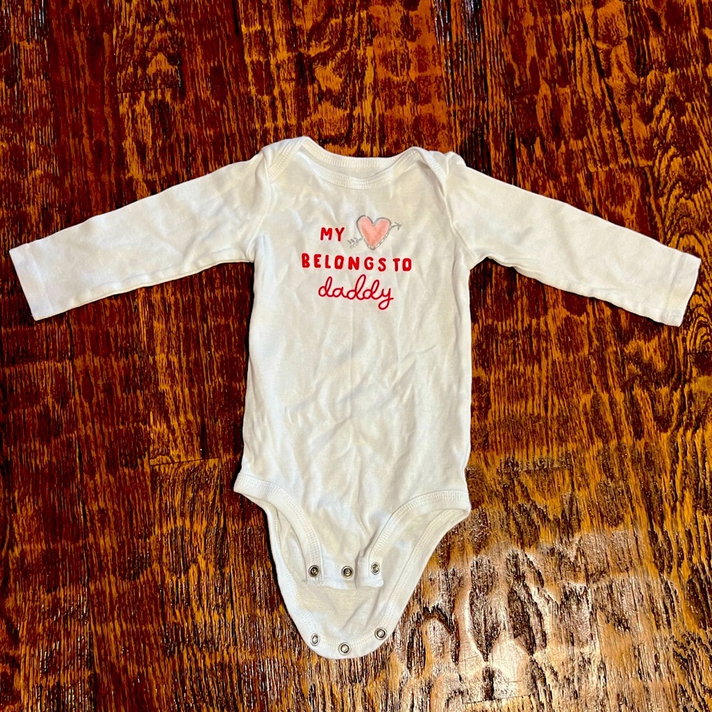 Valentine’s Long Sleeve Onsie “My Heart Belongs To Daddy” 9M